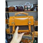 Women's handbag made of oil-waxed leather and shrink-finish vegetable-tanned leather